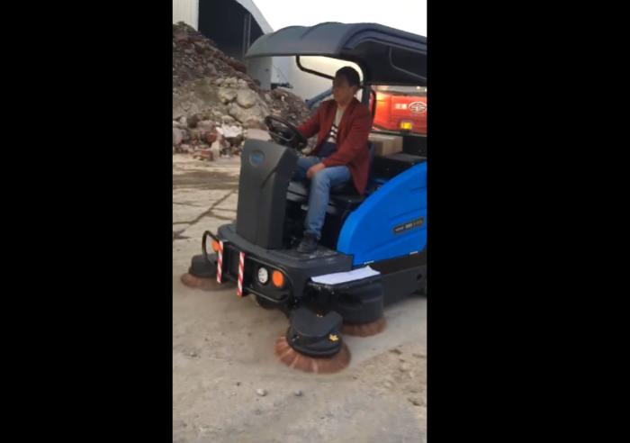 建筑工地使用扫地机视频